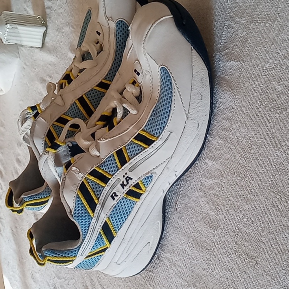 These are women's Ryks one side missing letter y never worn,1 letter missing lol